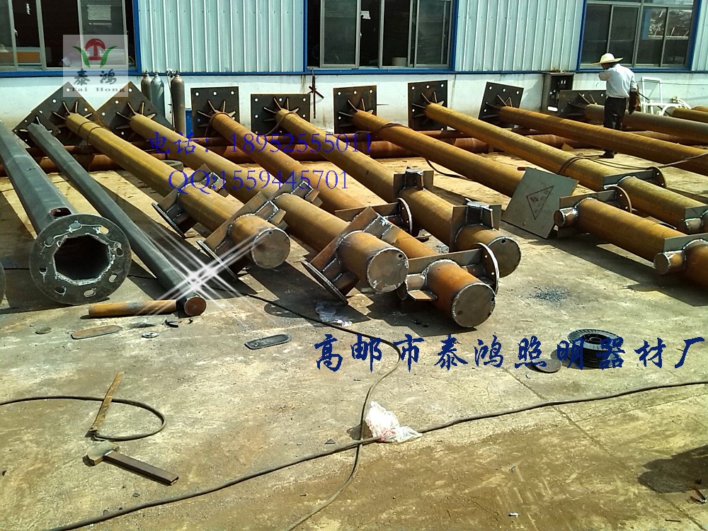 高速公路高效運(yùn)維 交通標(biāo)志、標(biāo)志桿、信號(hào)燈桿與燈桿的網(wǎng)直供方案